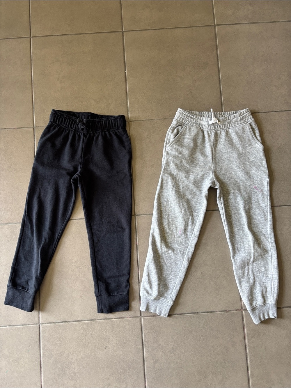 2 Kids Jogger Sweatpants - Black & Light Gray